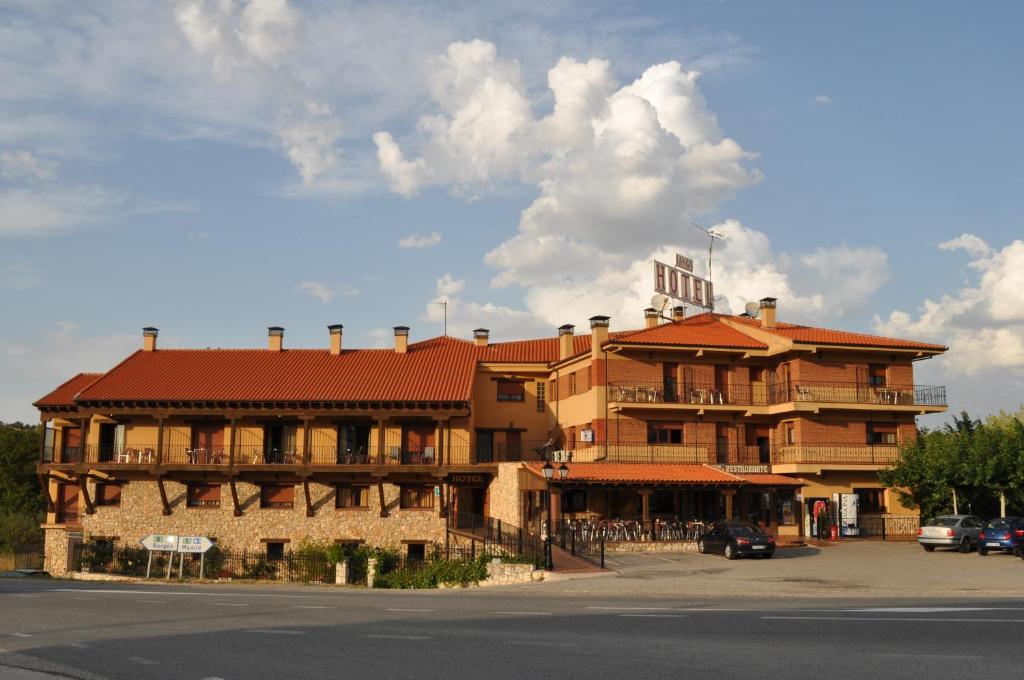 Hotel Langa Cerezo de Abajo Εξωτερικό φωτογραφία